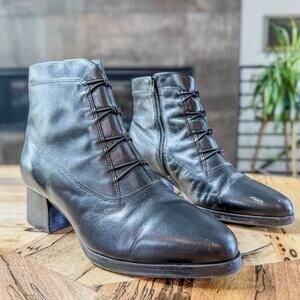 1990’s Laura Scott SZ 8.5 “Beth” Genuine Leather Ankle Booties Made in Brazil